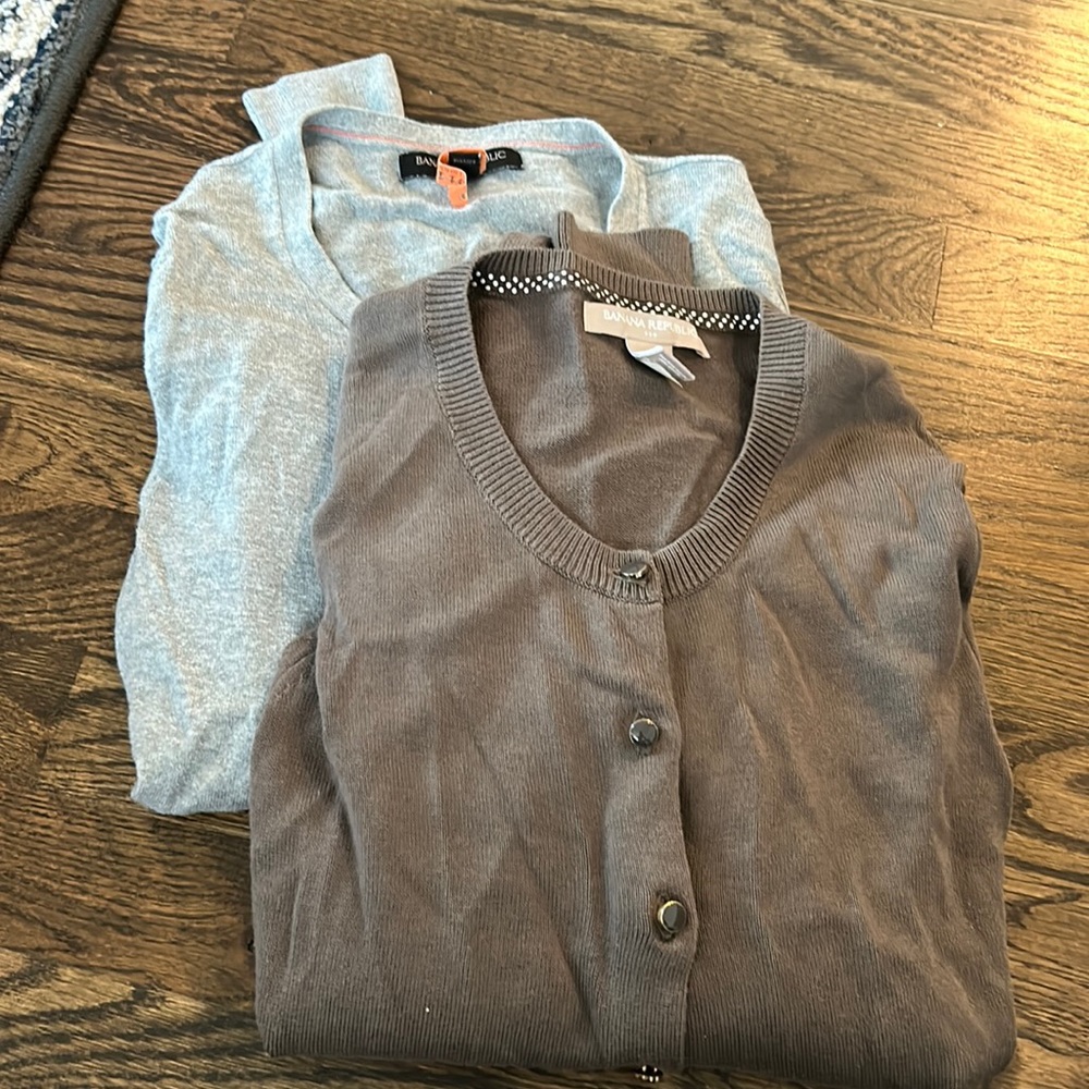 Banana Republic small sweaters - brown and grey (2 pieces)